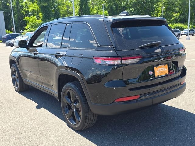 Certified Used 2024 Diamond Black Crystal Pearlcoat Jeep Altitude image 11