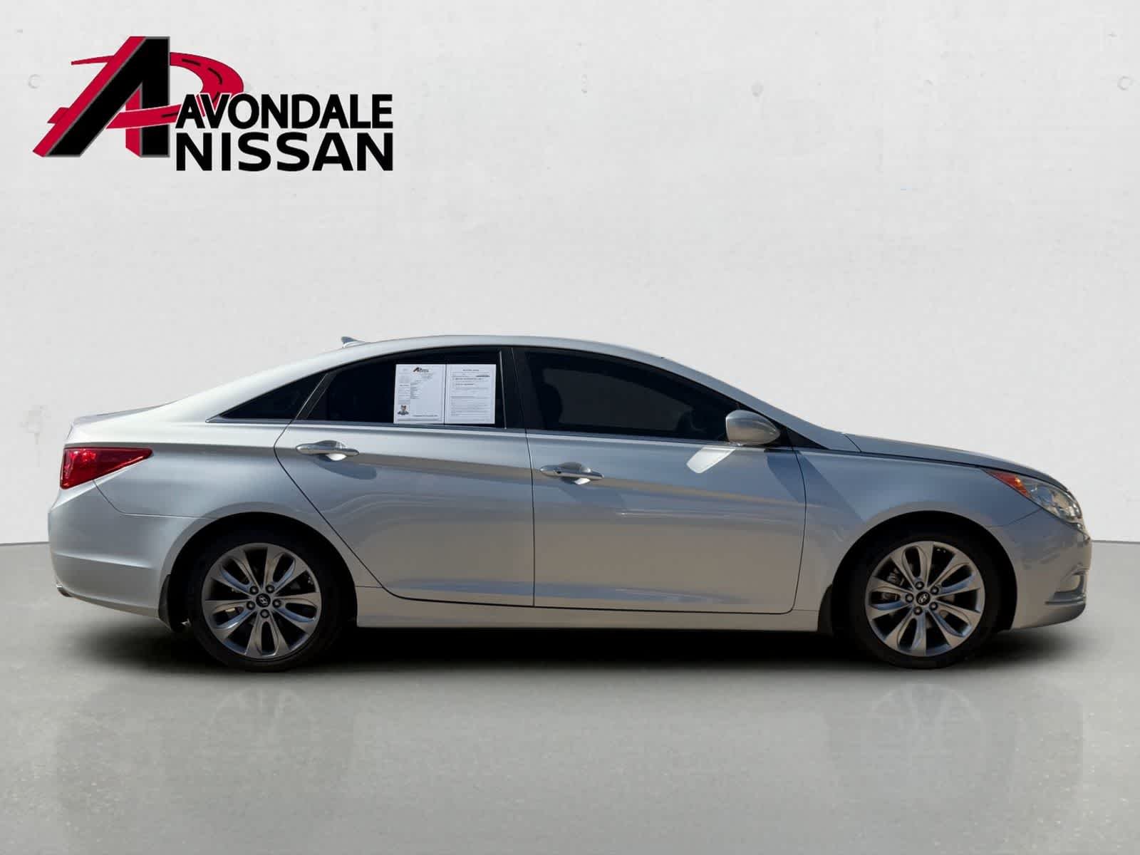 Used 2011 Radiant Silver Metallic Hyundai SE image 7