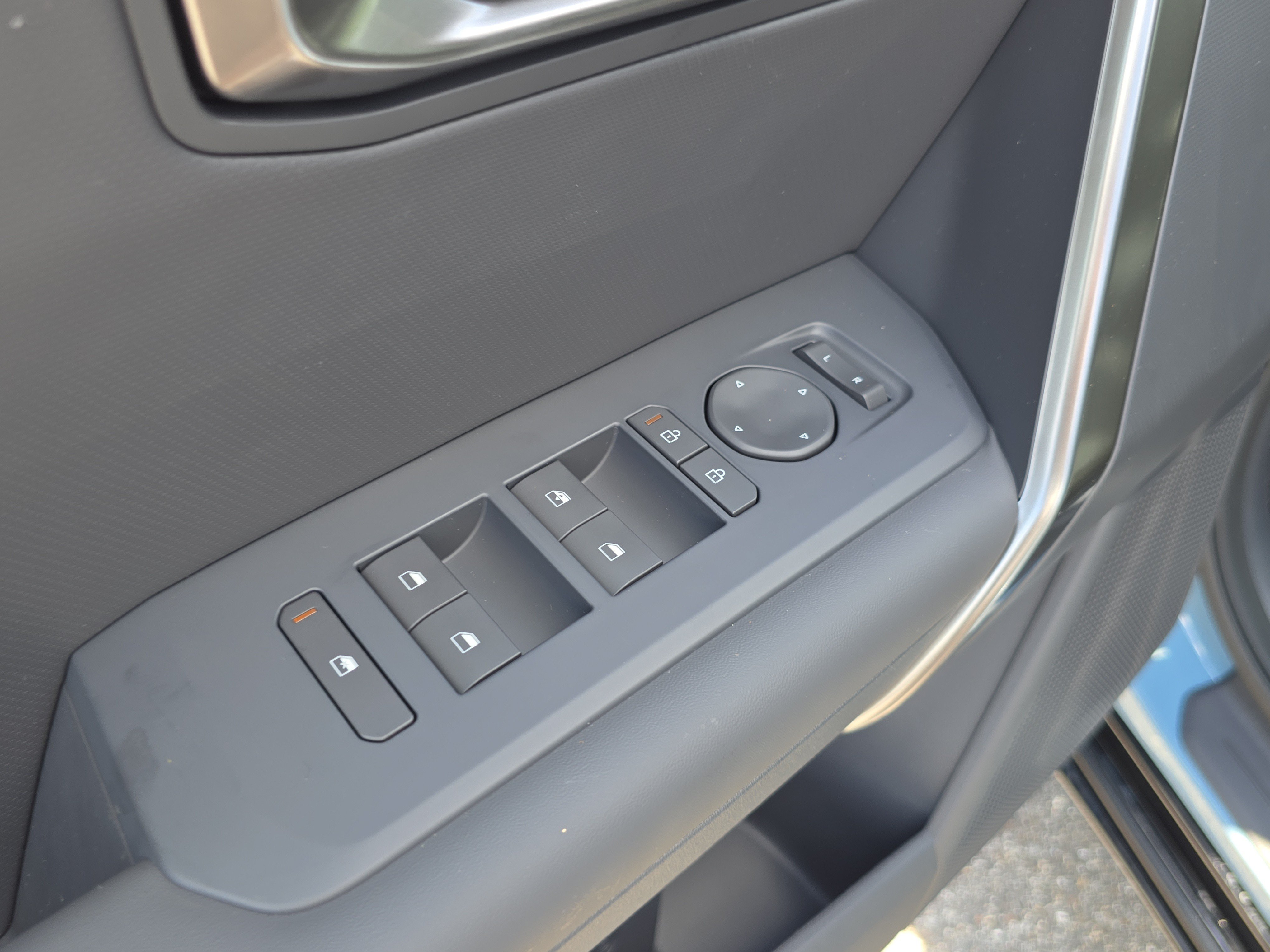 New 2027 Frost Blue / Black Roof Kia X-Line S image 19