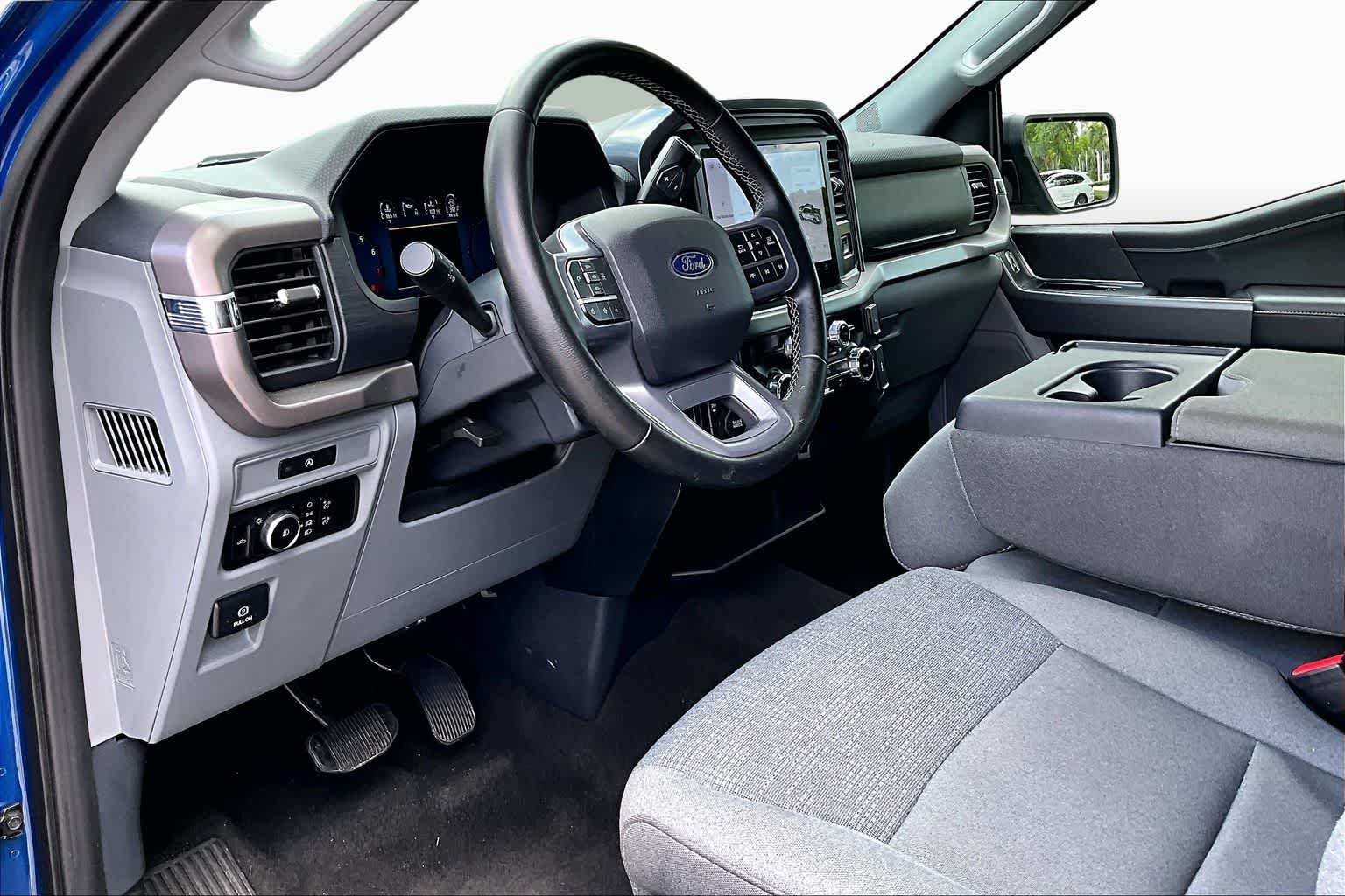 Used 2025 Atlas Blue Ford XLT image 17
