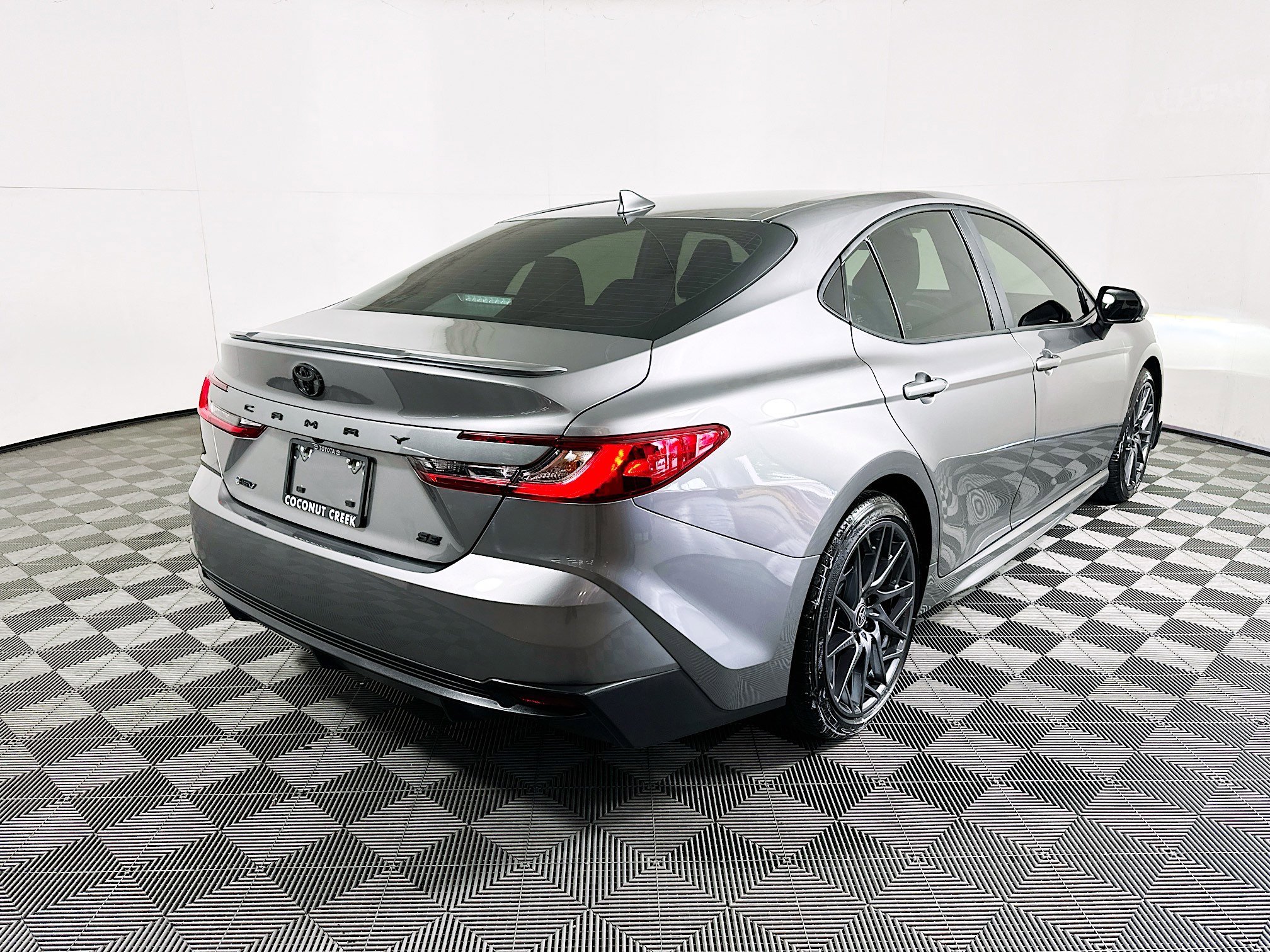 2025 Toyota Camry thumbnail 5