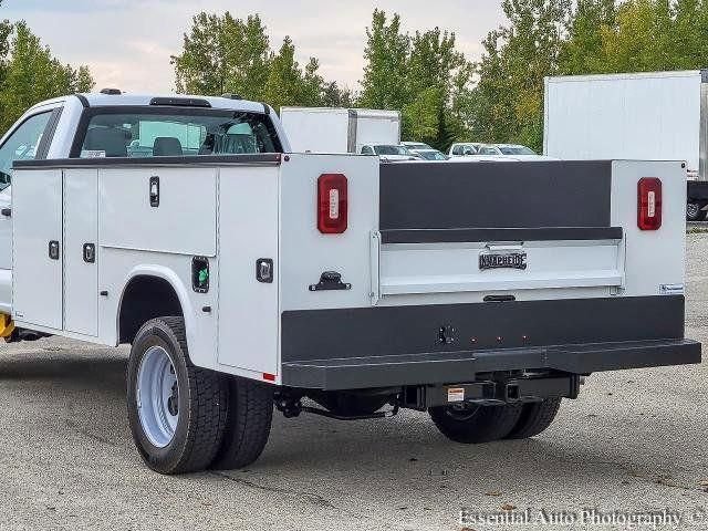New 2025 Oxford White Ford F-450® XL image 33