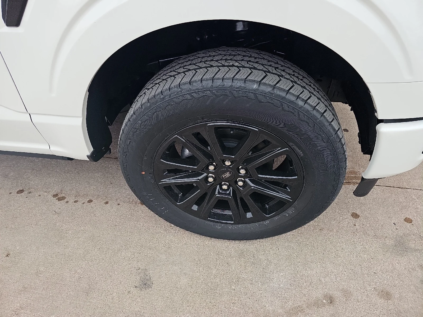 New 2025 Star White Metallic Tri-Coat Ford Platinum® image 4