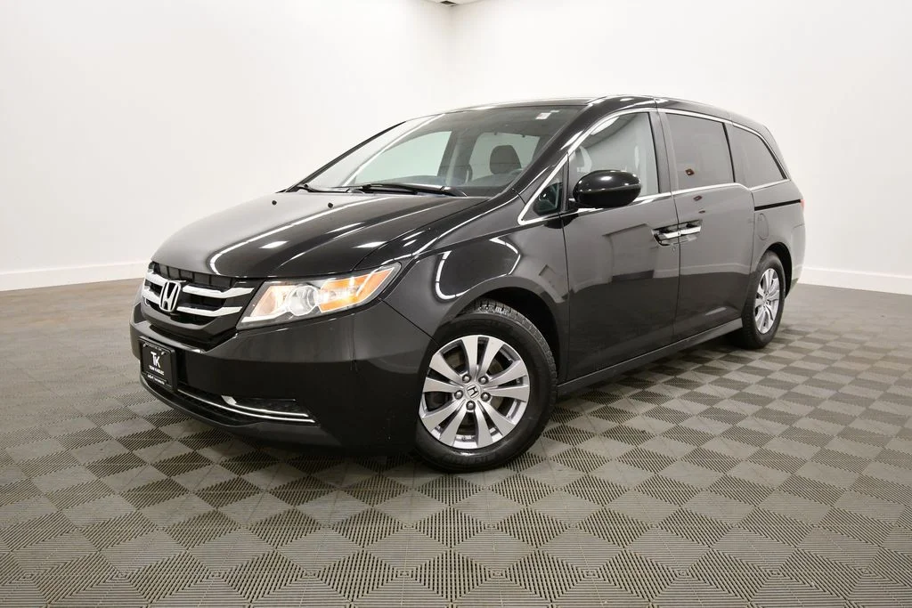 Used 2016 Honda Odyssey SE with VIN 5FNRL5H3XGB075892 for sale in Rochester, Minnesota