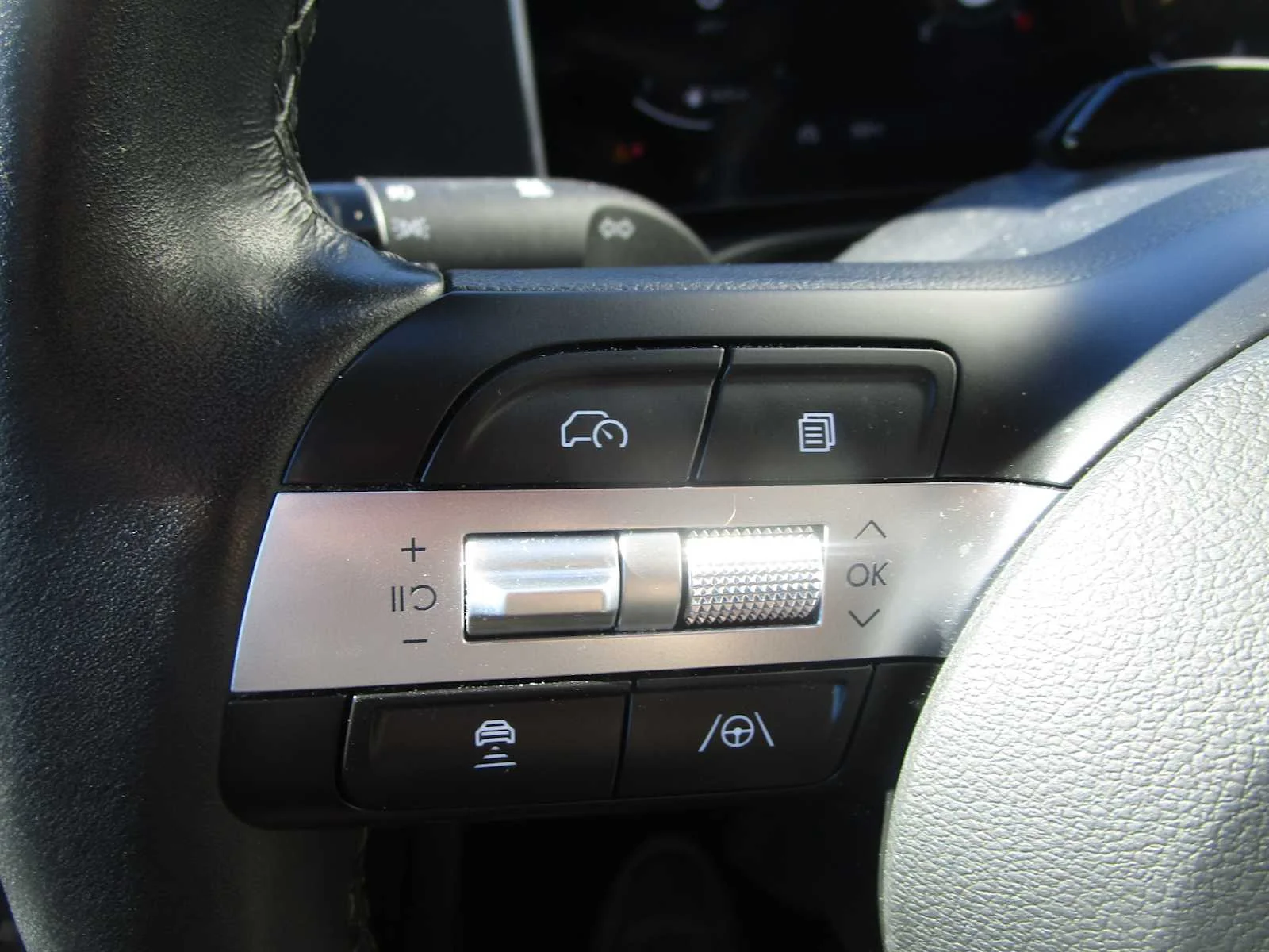Used 2025 Serenity White Pearl Hyundai SEL Convenience image 29