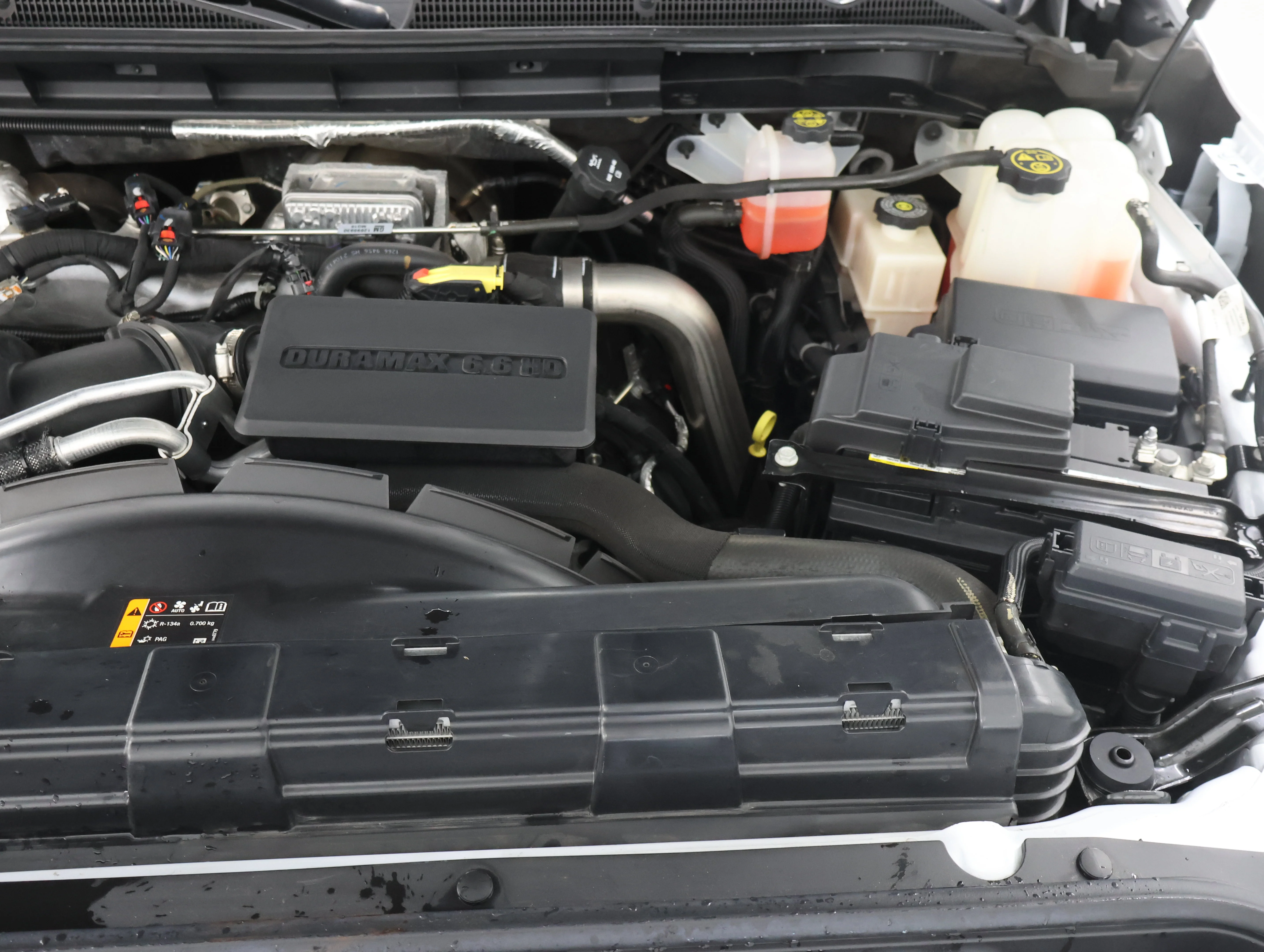 Used 2022 White Frost Tricoat GMC Denali image 24