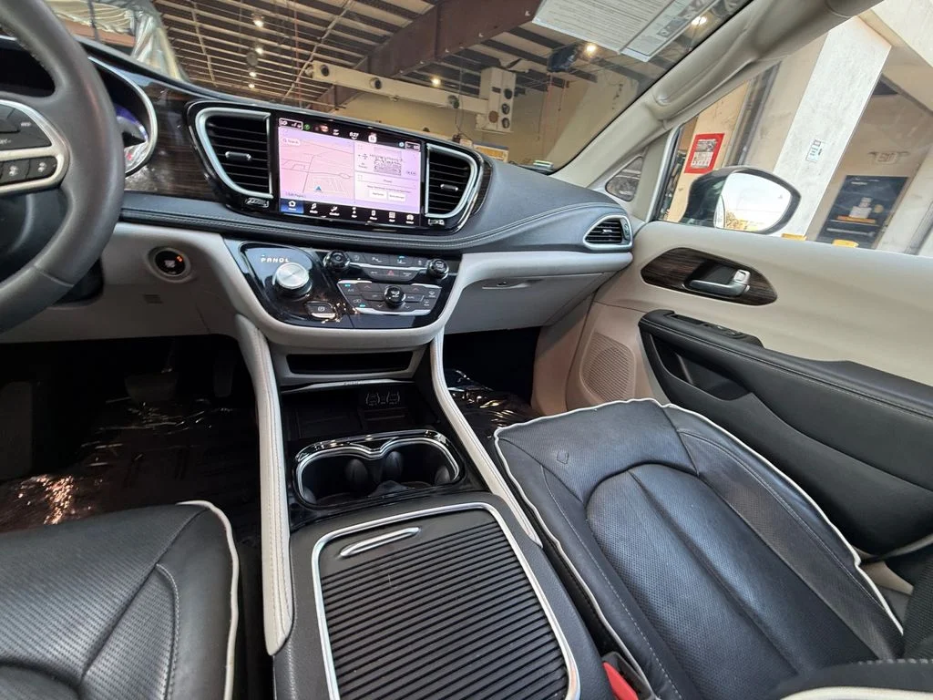 Used 2023 Black Chrysler Limited image 15