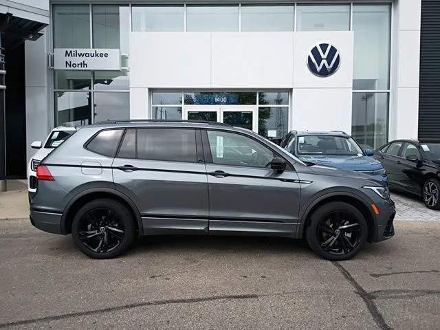 2023 Volkswagen Tiguan 2.0T SE R-Line Black 4Motion's photo