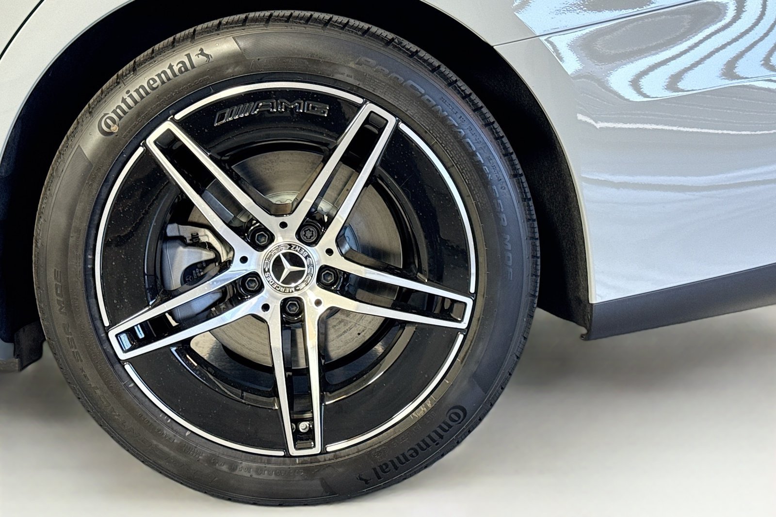 New 2026 MANUFAKTUR Alpine Grey Mercedes-Benz E 350 image 28