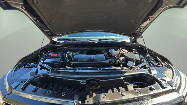 Used 2025 Gray Chevrolet Z71 image 32
