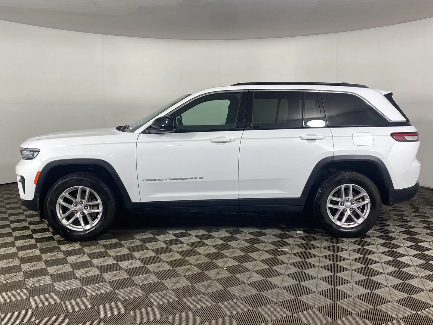 Used 2026 Bright White Clearcoat Jeep Laredo X image 5