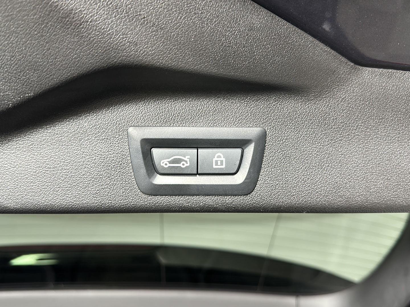 Used 2020 Arctic Gray Metallic BMW xDrive40i image 30