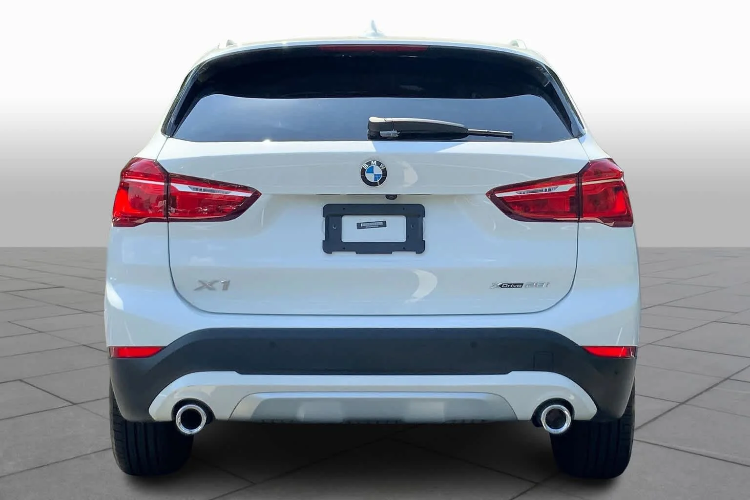 Used 2020 Alpine White BMW xDrive28i image 4
