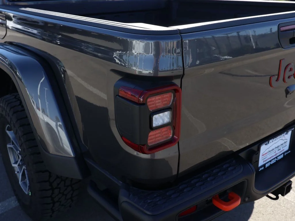 New 2026 Granite Crystal Metallic Clear-Coat Exterior Paint Jeep Mojave X image 6