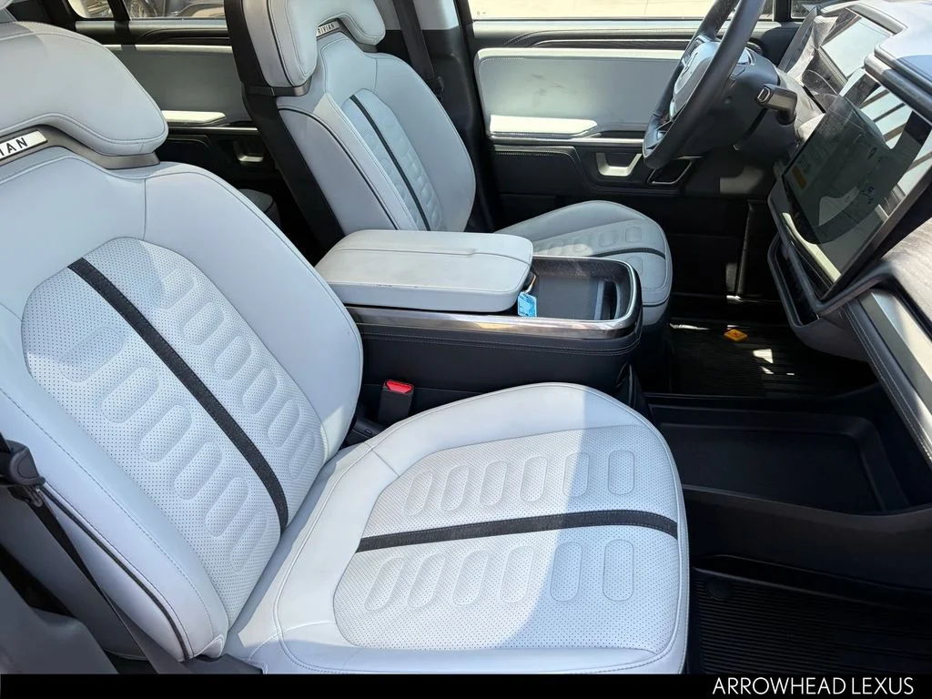 Used 2023  Rivian Adventure image 31