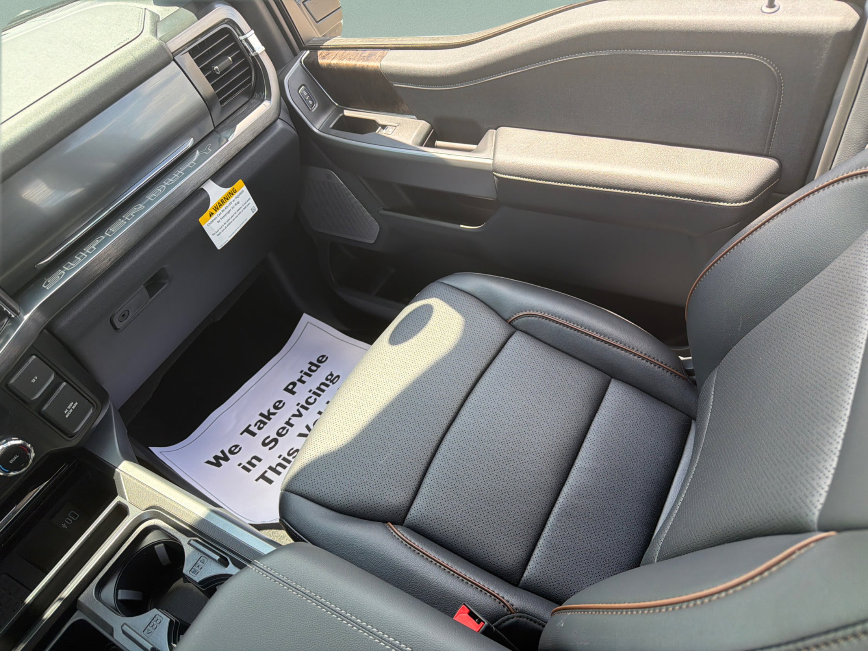 New 2026 Glacier Gray Metallic Tri-Coat Ford F-250® Lariat® image 18