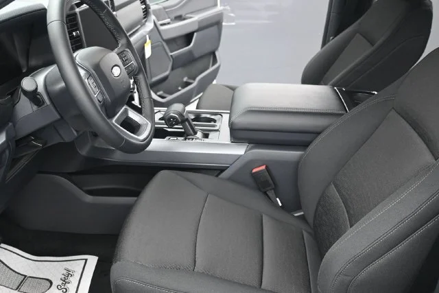 New 2026 Oxford White Ford XLT image 6