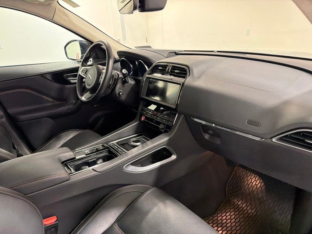 Used 2020 Indus Silver Metallic Jaguar 25t Prestige image 23