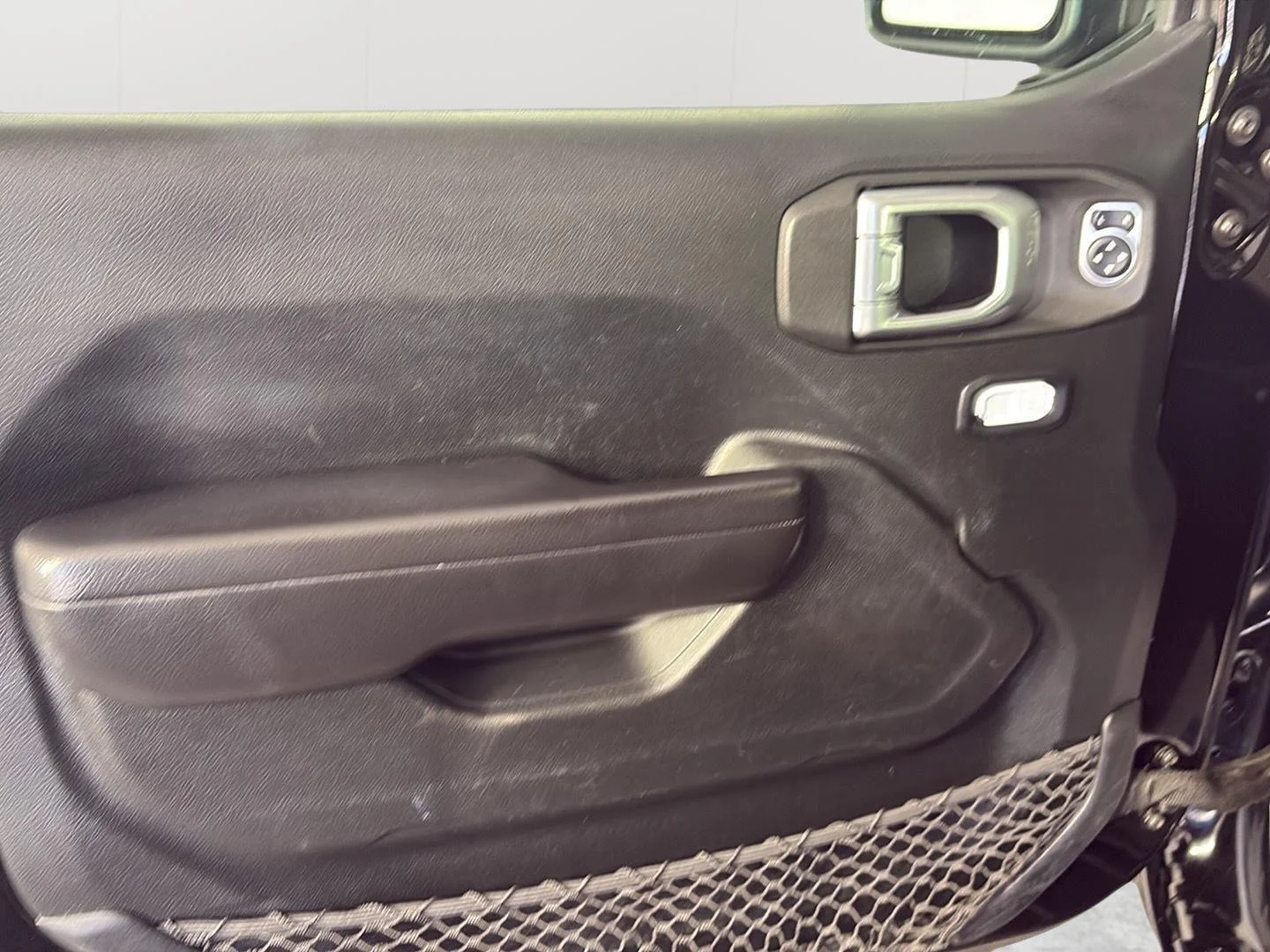 Used 2020 Black Clearcoat Jeep Sport S image 22