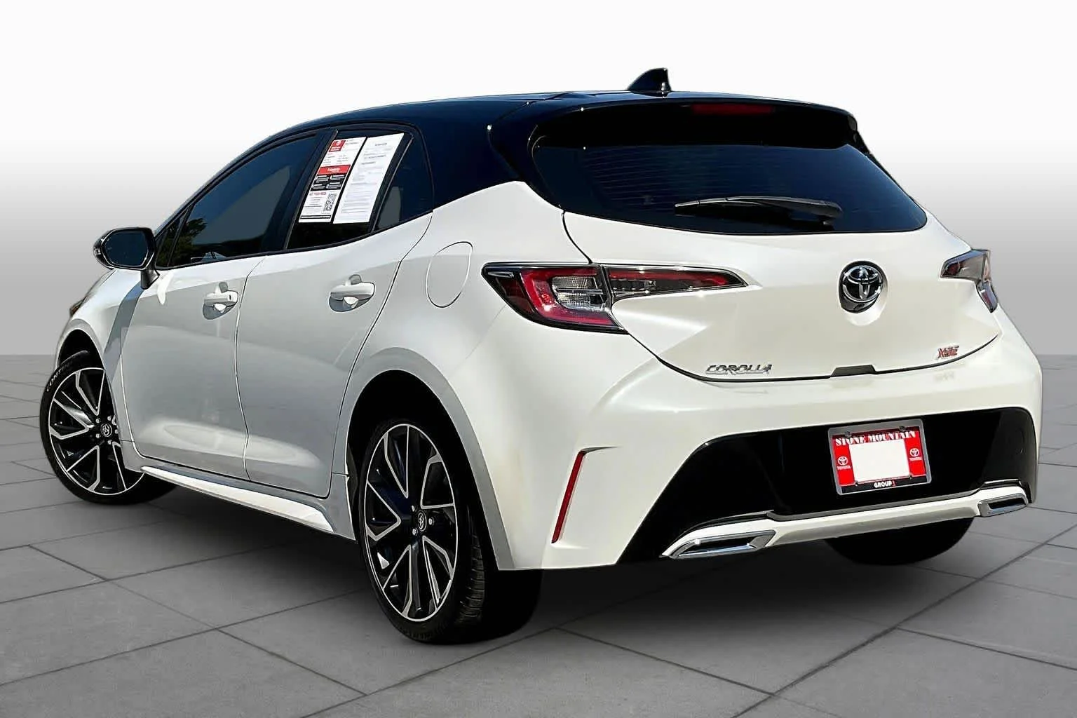 Used 2021 Wind Chill Pearl Toyota XSE image 12