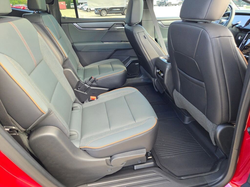 2026 GMC Acadia AT4 - Photo 10