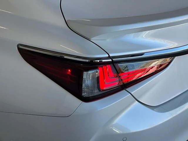 Used 2025 Eminent White Pearl Lexus 300h image 20