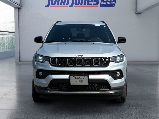 New 2026 Silver Zynith Metallic Clear-Coat Exterior Paint Jeep Latitude image 8