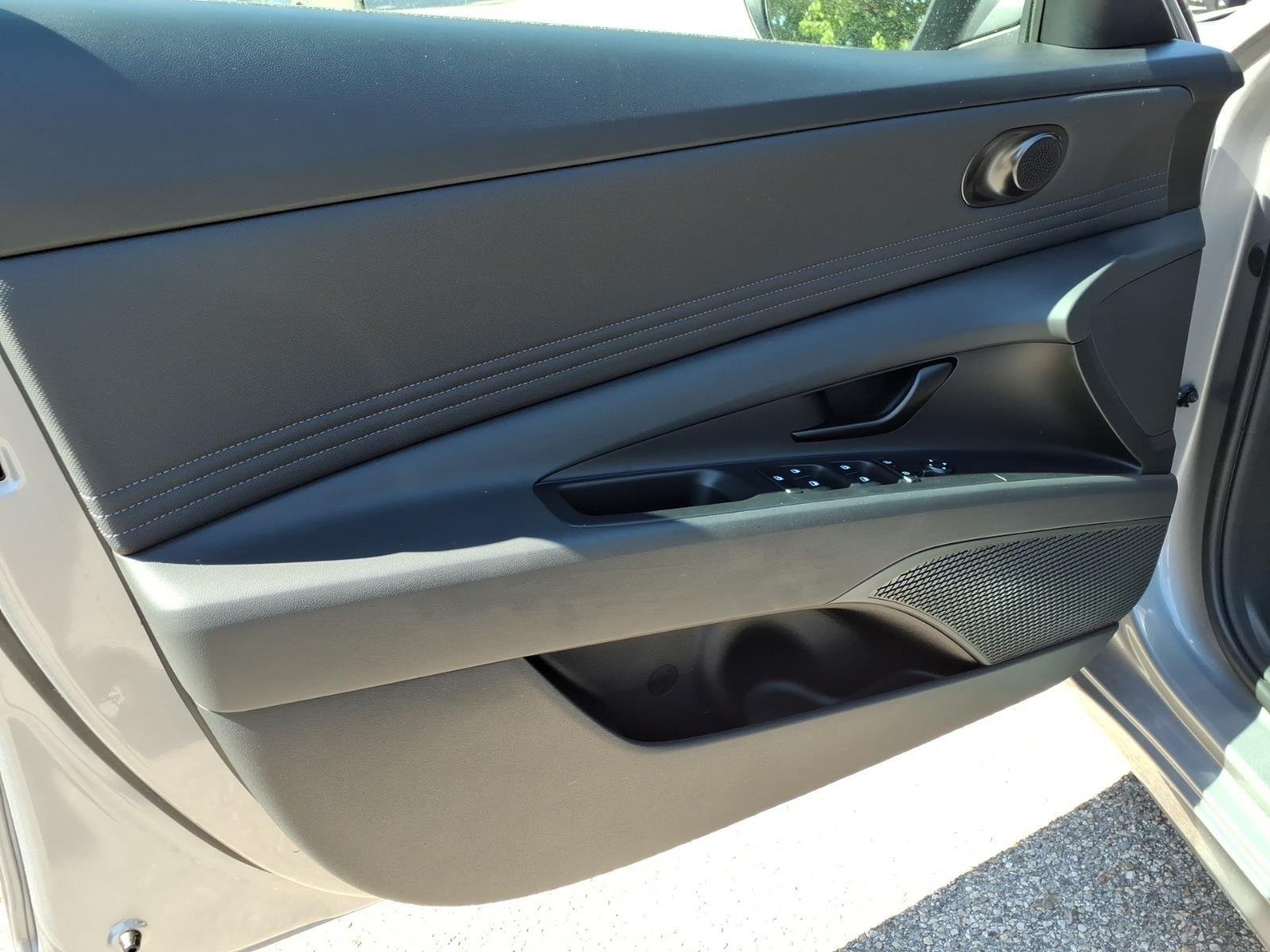 Used 2026 Fluid Metal Hyundai SEL Sport image 12