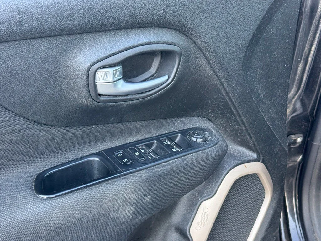 Used 2017 Black Jeep Latitude image 11