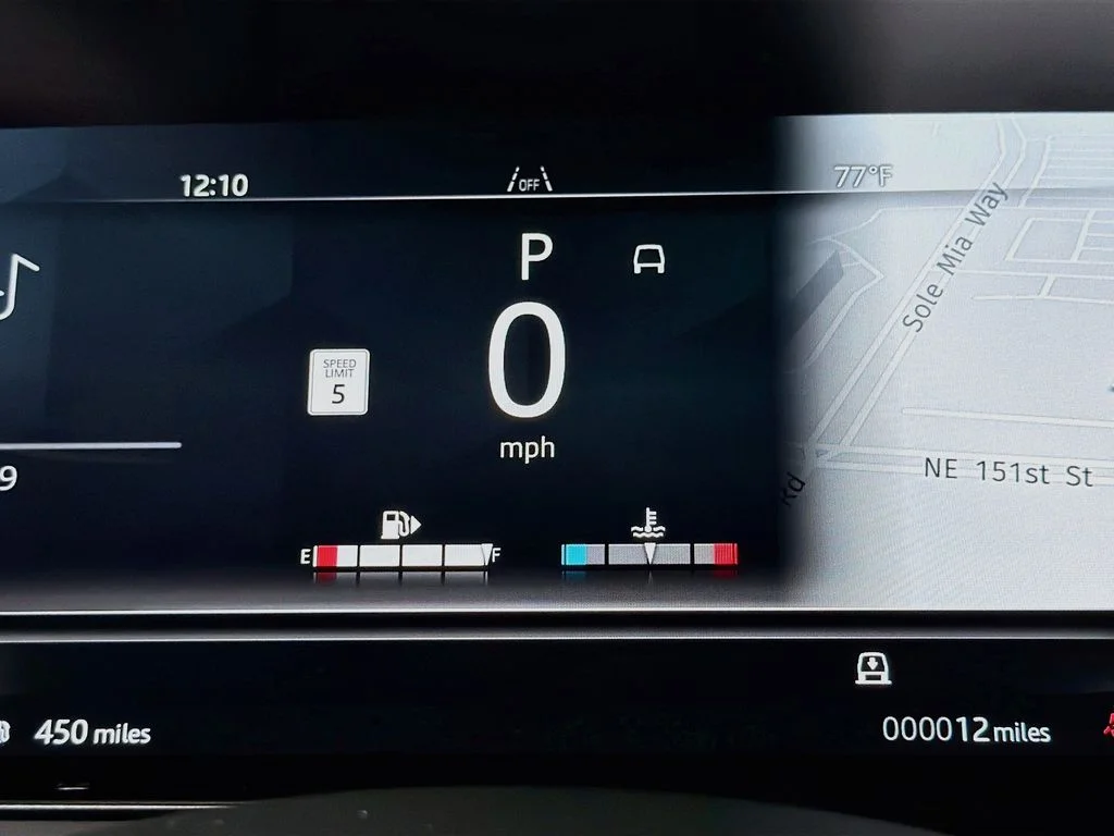 New 2026 Santorini Black Land Rover Dynamic SE image 12