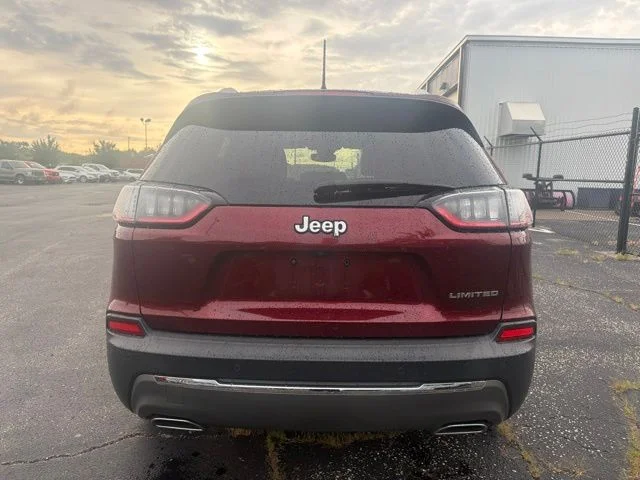 Used 2019 Velvet Red Pearlcoat Jeep Limited image 3