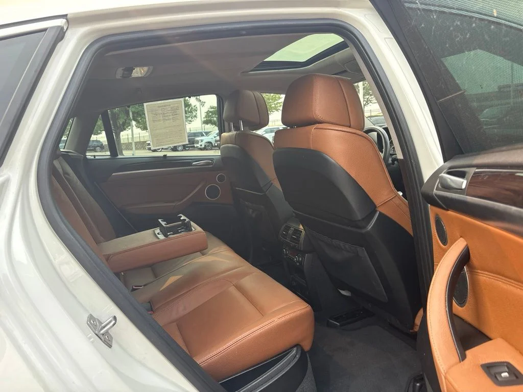 Used 2014 Alpine White BMW xDrive50i image 25