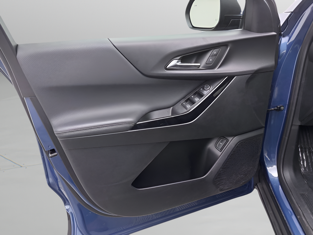 Used 2025 Lakeshore Blue Chevrolet LT image 24