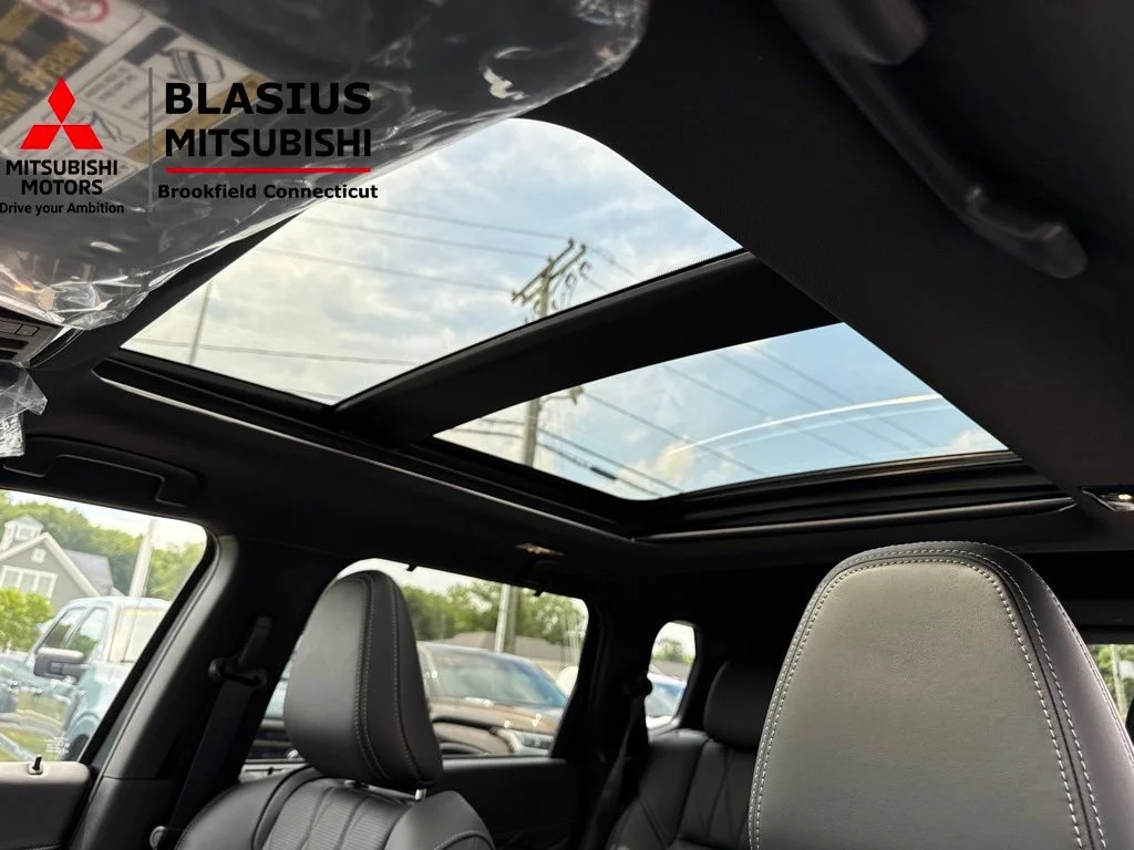 New 2026 Gray Mitsubishi SEL image 37