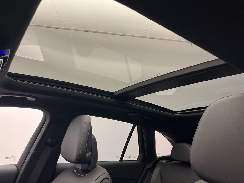 Used 2026  Mercedes-Benz GLC 300 image 22