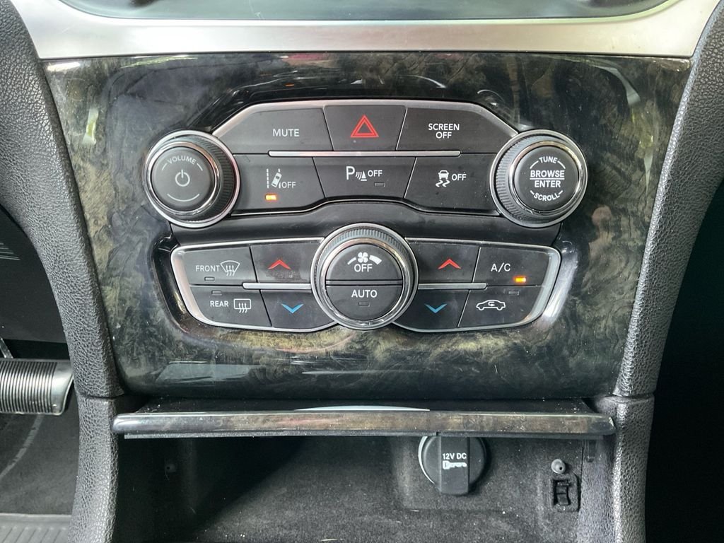 Used 2018 Gray Chrysler Limited image 27