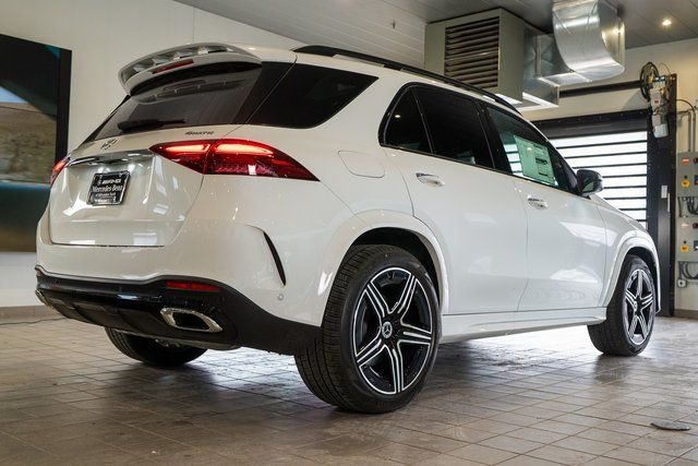 New 2026 MANUFAKTUR Moonlight White Metallic Mercedes-Benz GLE 350 image 8
