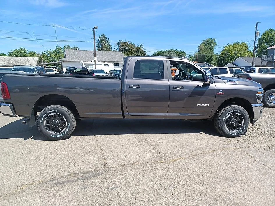 2026 RAM 3500 Laramie - Photo 6