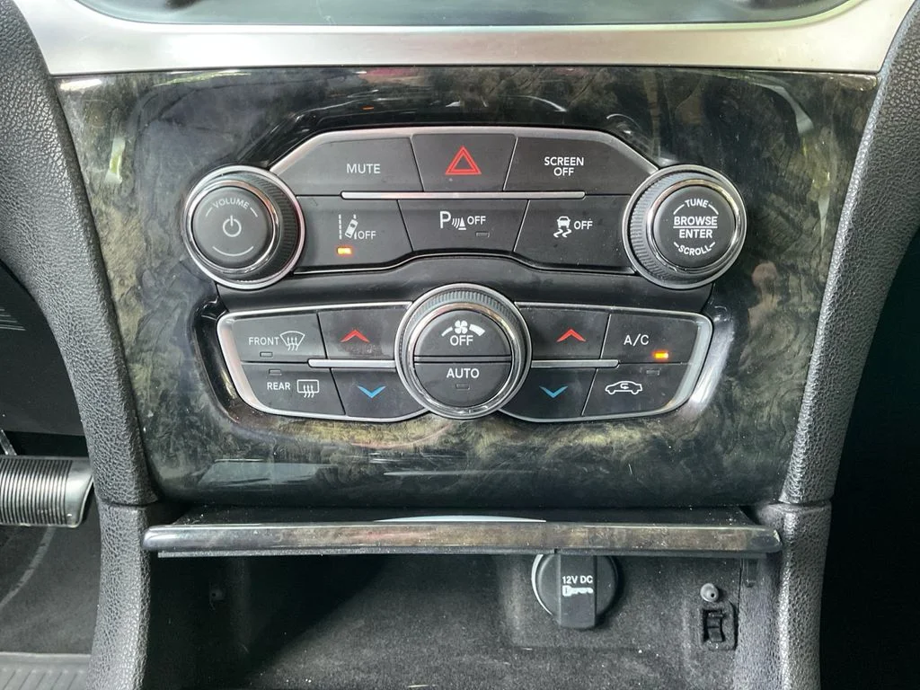 Used 2018 Gray Chrysler Limited image 27