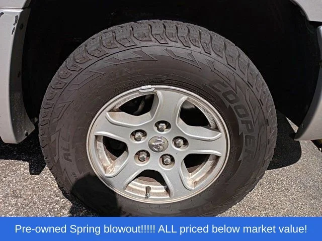 Used 2006 Silver Dodge SLT image 15