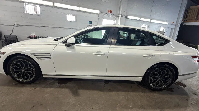Used 2021 White Genesis 2.5T image 2