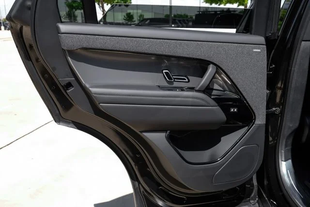 New 2026 Santorini Black Land Rover Dynamic SE image 54