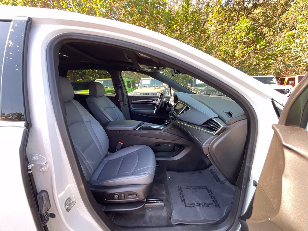 Used 2023 White Buick Essence image 22