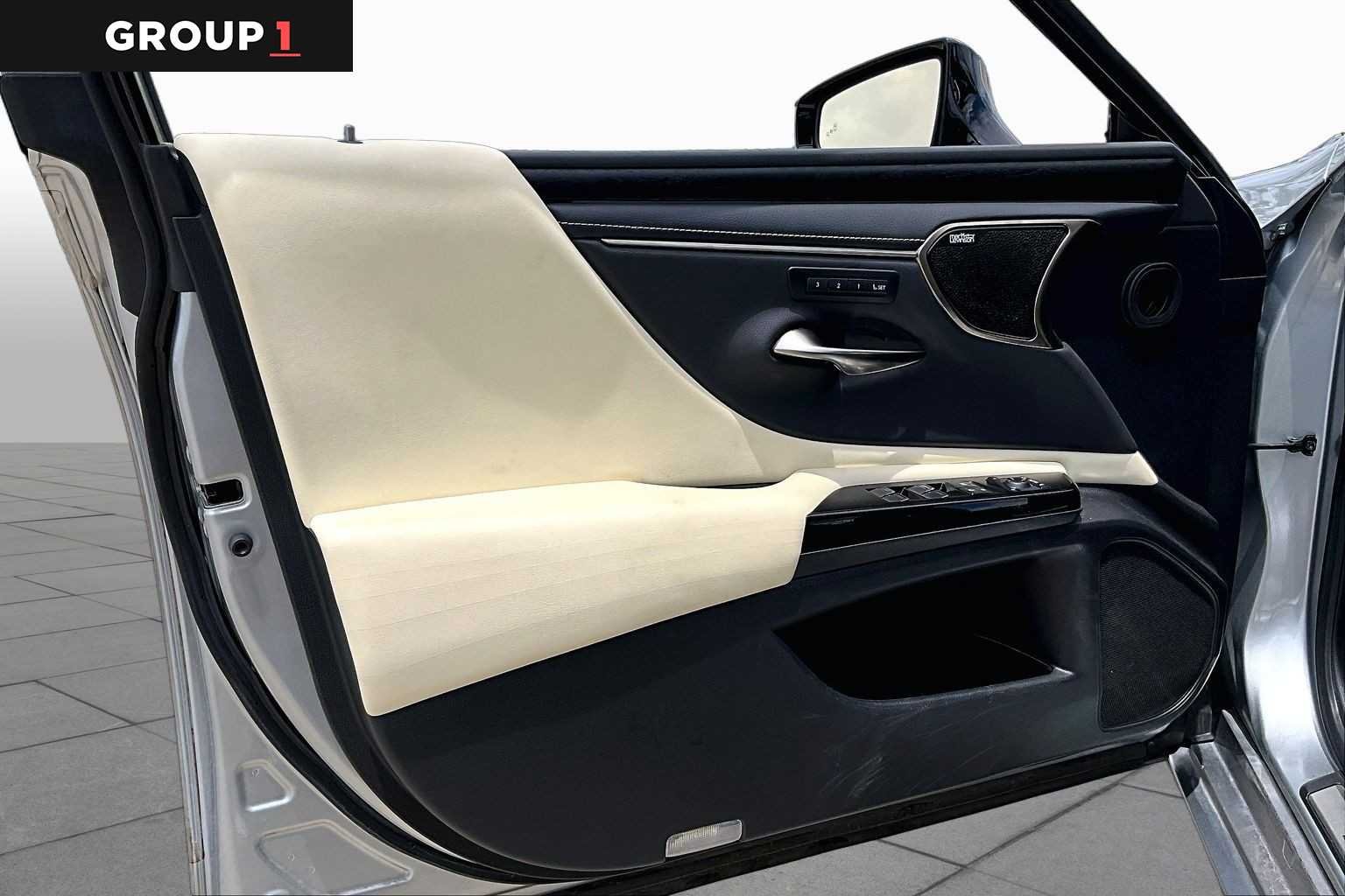 Used 2022 Iridium Lexus Luxury image 19
