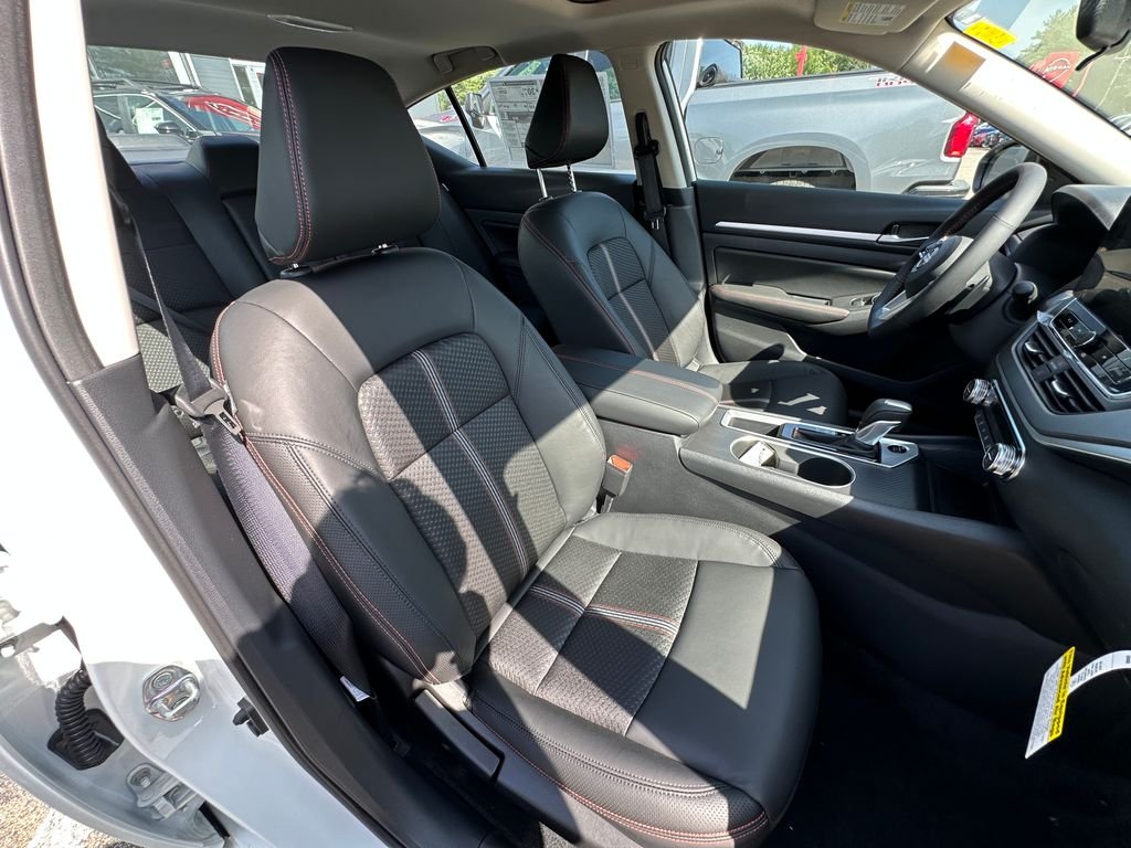 New 2026 White Nissan 2.5 SR image 17