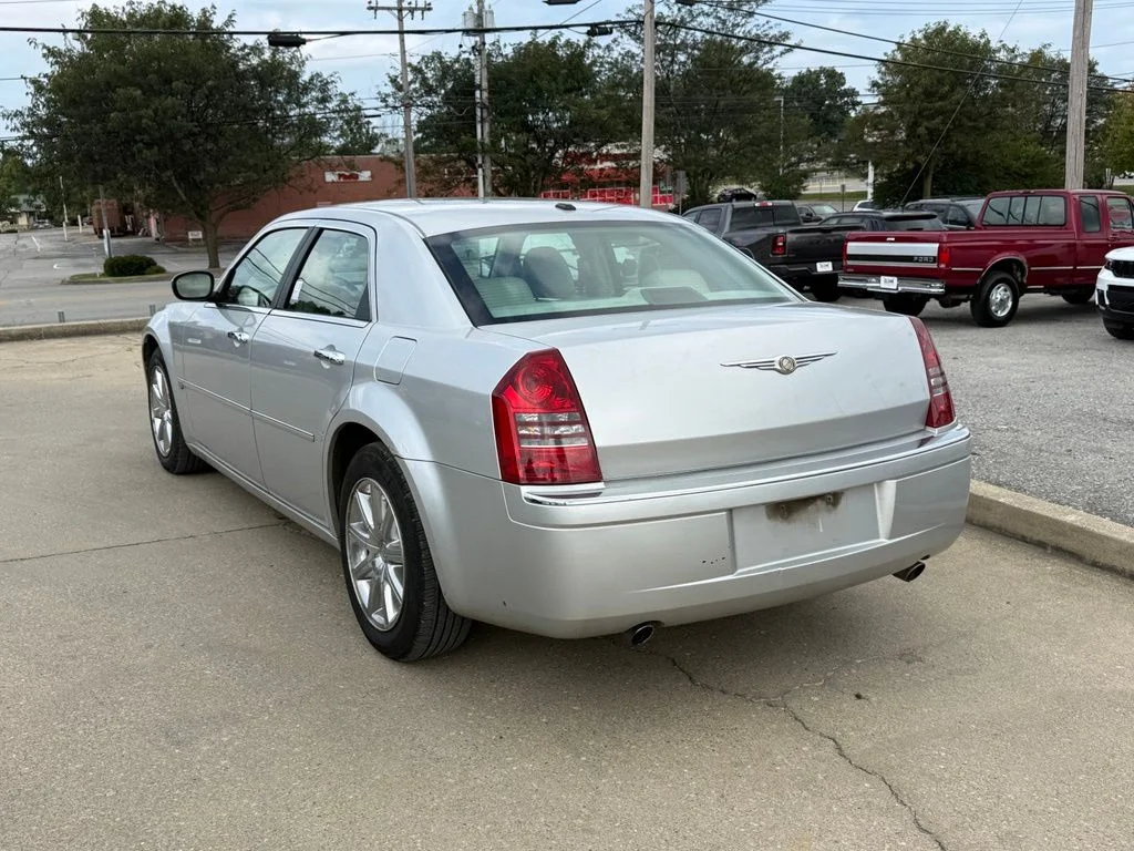 Used 2007 Silver Chrysler Base image 8