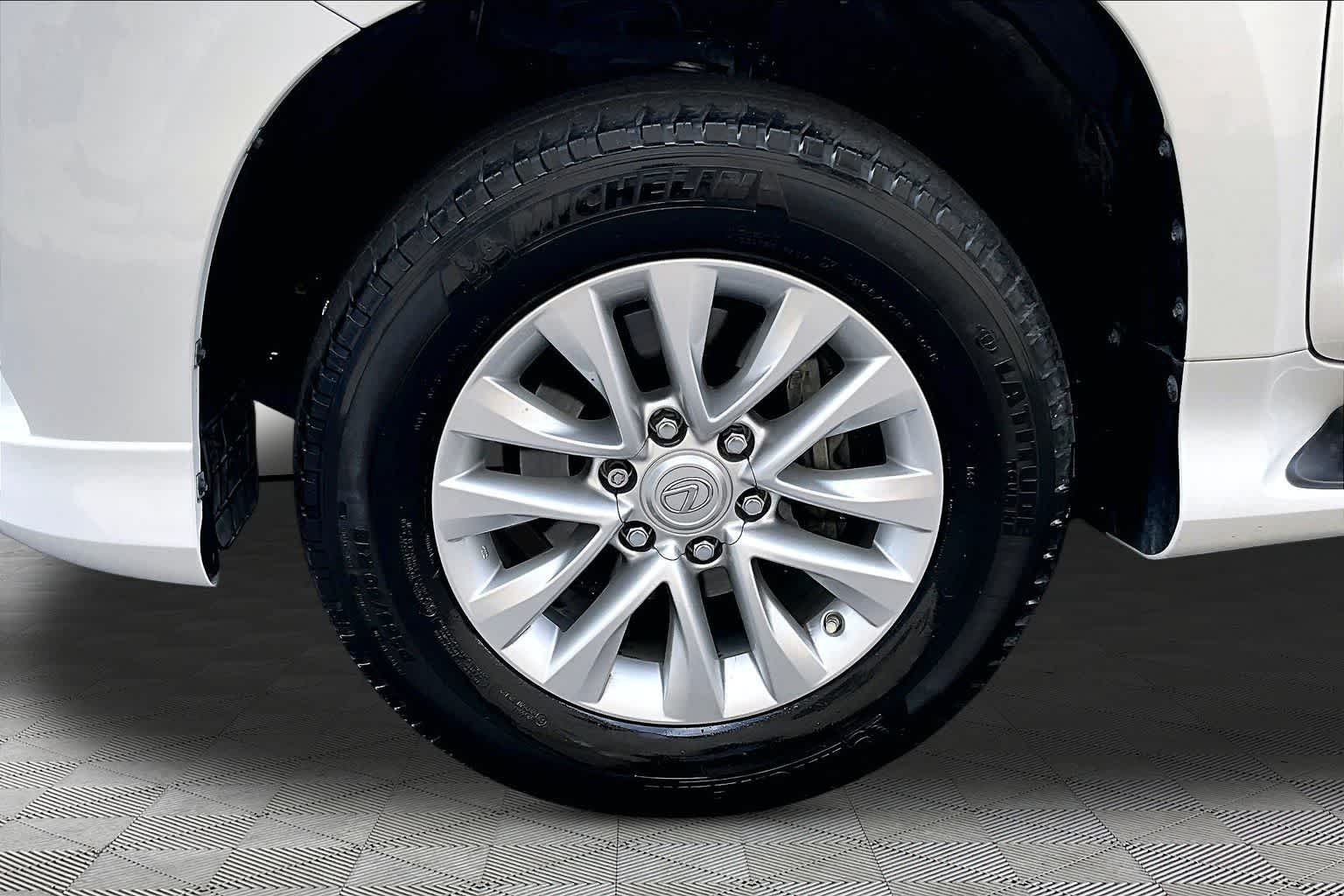 Used 2023 Eminent White Pearl Lexus Premium image 11