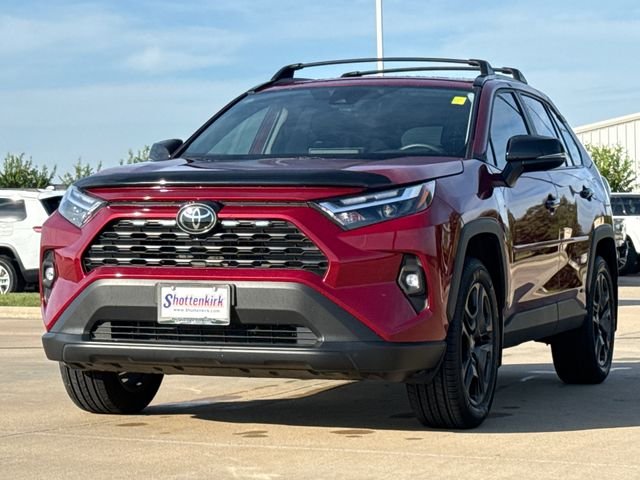 Used 2025  Toyota XLE Premium image 3