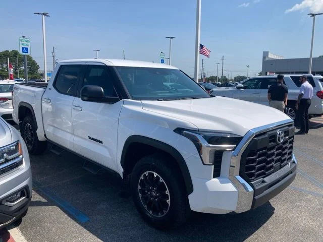 Used 2025 White Toyota SR5 image 4