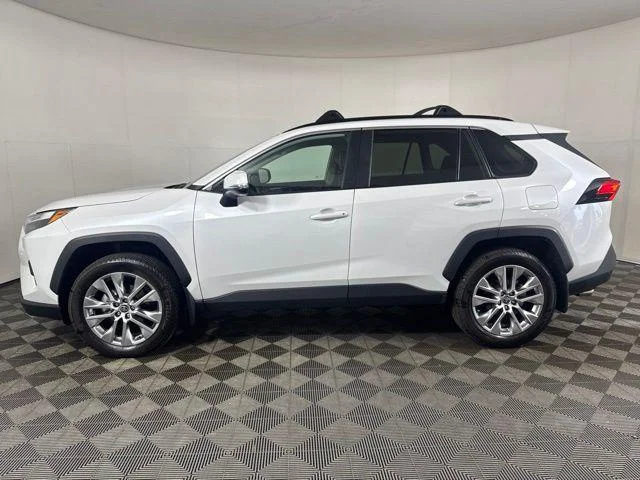 Certified Used 2024 WIND CHILL PEARL Toyota  image 7